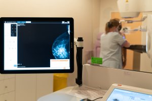 El Hospital de Dénia incorpora un mamógrafo con tecnología 3D