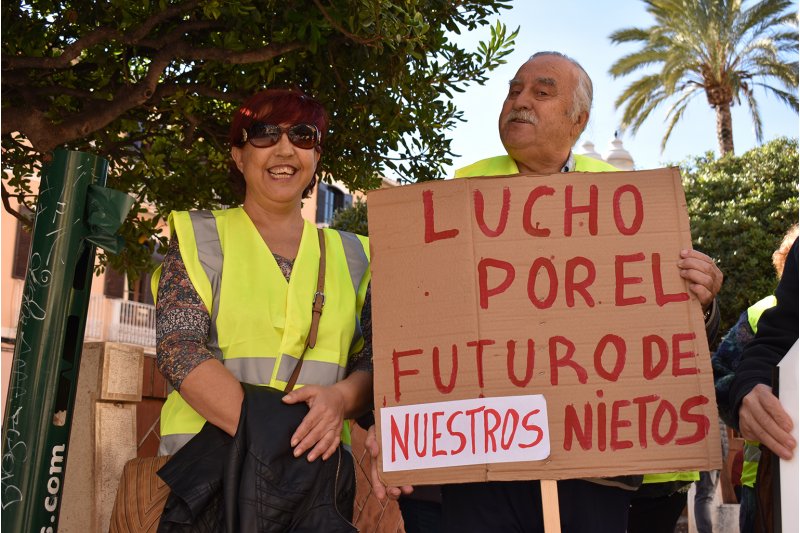 Los Iaioflautas vuelven a tomar la calle de Dniapara exigir que gobierne quien gobierne, las pensiones se defienden