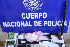 La Polica desmantela un punto de venta de drogas en Dnia y detiene a 12 personas de un clan familiar