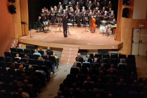 El concierto de tangos, boleros y habaneras del Cor, Solistes i Ensemble de la Rectoria reporta 1.900 euros para la AECC de Ondara