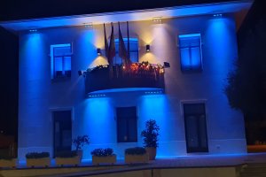 El Ayuntamiento de Els Poblets instala una iluminacin permanente para ambientar su fachada