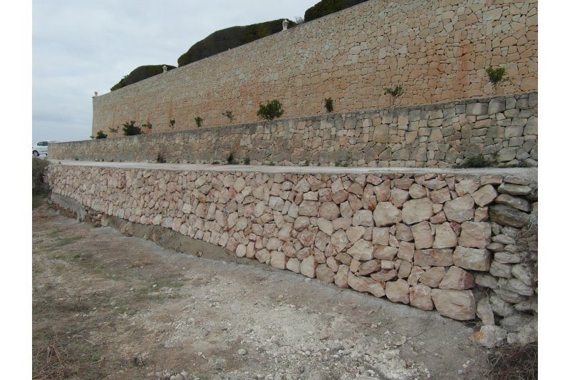 Muro de piedra en el Cami del Pi de Benissa