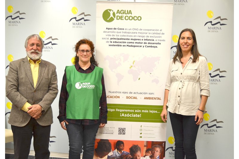 Marina de Dnia presenta la I Aventura Nutica Solidaria Agua de Coco