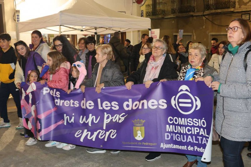 La manifestaci del 8M de Pedreguer clama pels drets de les dones de tot el mn i contra el capitalisme patriarcal